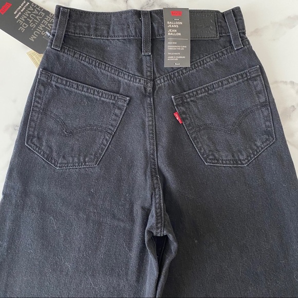 NEW Levi’s Balloon Leg Black Denim Cropped Jeans - Picture 12 of 13